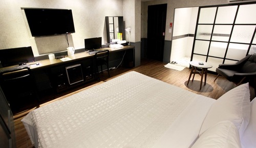 Room (Special room (75-inch large TV))