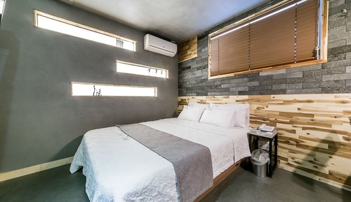 Room (Semi-private room ((walking only)))