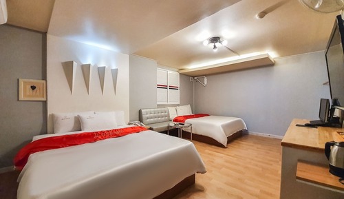 Room (Double Twin)