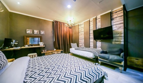 Room (Twin - Tue-Fri breakfast provided (Ne)