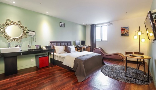 Room (Premium Infinite Room Random Assignme)