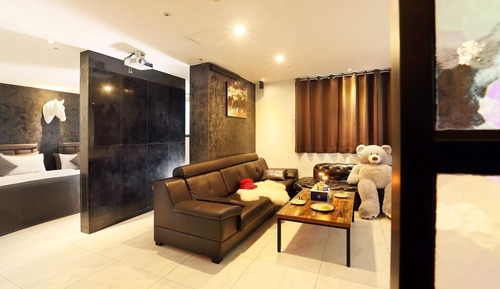 Room (VIP 150inch Epson beam screen & PUBG )