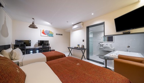 Room (Couple PC Room (Twin / Best 2 PCs Rol)