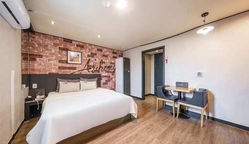 Room (Premium (70-inch TV OTT))