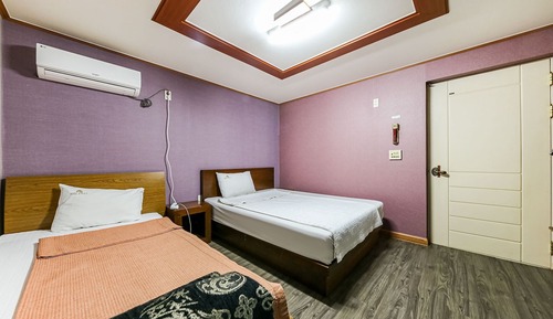 Room (Twin Room)