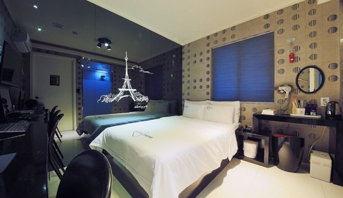 Room (STANDARD ROOM (quick check-in Netflix)