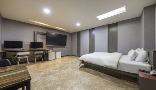 Room (Double PC - High Specifiaction PC (LO)