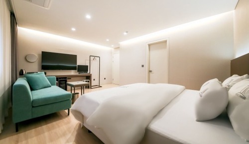 Room (Deluxe - Styler Room (first come firs)