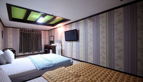 Room (Twin room)