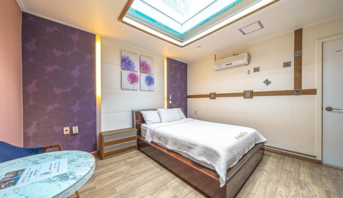 Room (Open Sky Room)