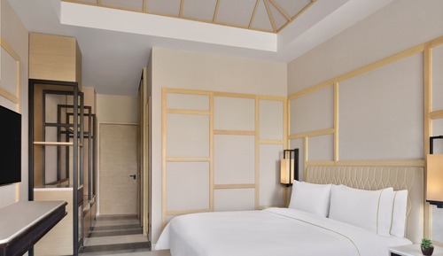 Room, 1 King Bed, Patio, Pool View