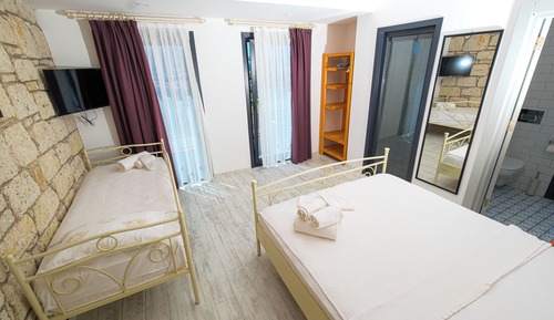 Family Triple Room, Pool View, Krizantem