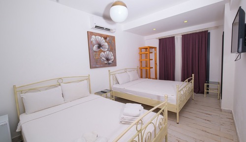 Family Triple Room, Begonville