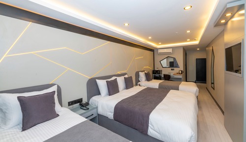 Deluxe Quadruple Room
