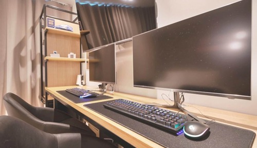 Room (DELUXE GAME (King bed/55"TV/Intel i5-)