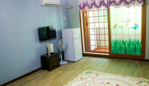 Room (104 Ondol)