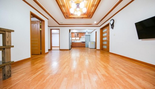Room (Unshared House)