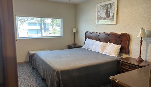 Deluxe Condo, 4 Bedrooms, Kitchen, Lake View