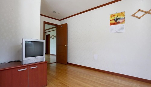 Room (Almond (121))