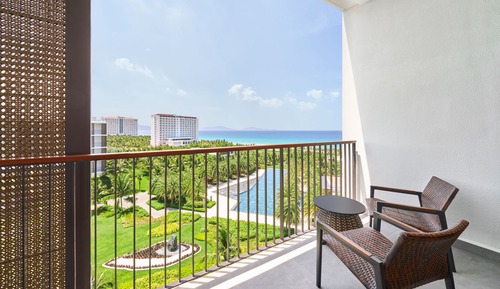Suite, 1 King Bed, Non Smoking, Sea View (Balcony)