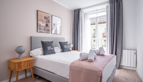 One-Bedroom Apartment with Balcony