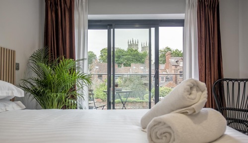 City Apartment, Ensuite (The Carillon Suite)