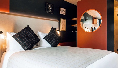 POP Room with One Double Bed and One Single Bed