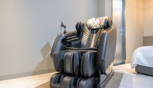 Room (Suite // Massage + Gaming 2PC (High-s)