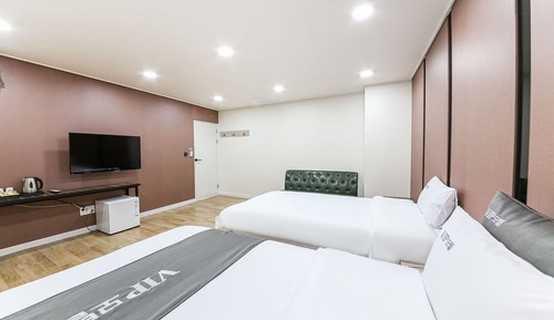 Room (Twin)