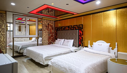 Room (Twin)