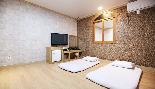 Room (Ondol Room)
