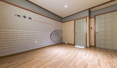 Room (Ondol Room)