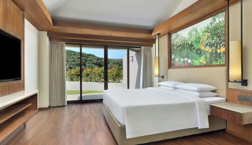 Room, 1 King Bed, Non Smoking, Garden View (Patio)