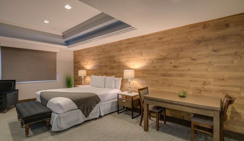 Suite, 1 King Bed, Non Smoking (Dining Table;Living Room)