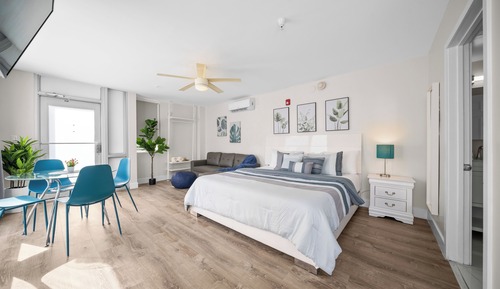 Deluxe Corner King Studio w/Kitchen, Sofa Bed