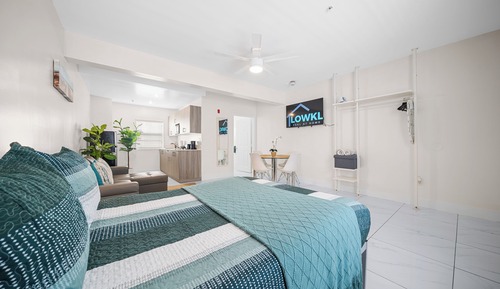 Superior Queen Studio w/ Kitchen & Sofa Bed