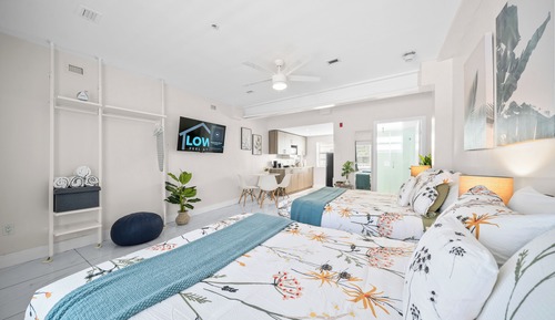 Premium Two Double Beds Studio w/ Kitchen