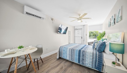 Standard Queen Studio w/ Kitchen
