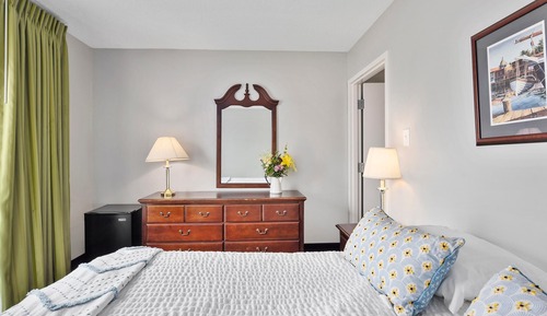 Room, Multiple Beds (SESS)