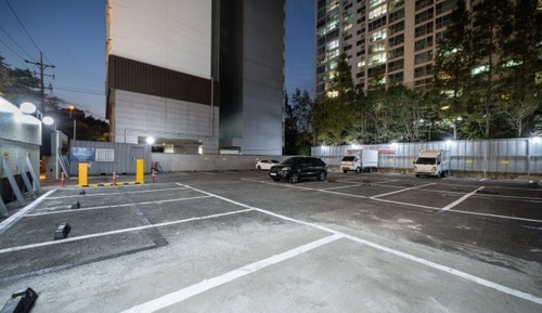 Room (The only large parking lot in Buk-gu )