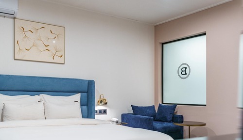 Room (Deluxe-Starbucks Coffee PKG (Netflix )