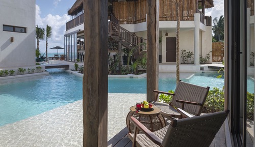 Deluxe Swim-Up King