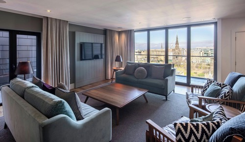 Suite, 3 Bedrooms, Non Smoking, City View (Balcony)