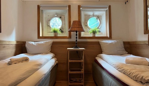 Basic Twin Room, 2 Twin Beds, Shared Bathroom (Cabin on boat )