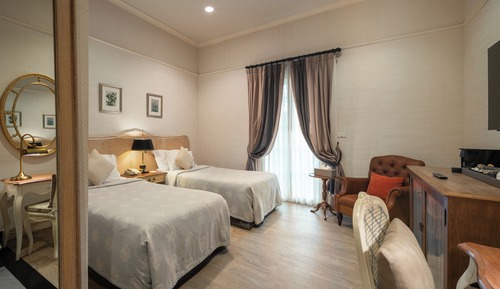 Deluxe Pool Access Room