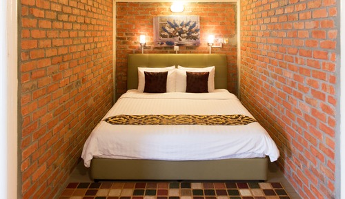 Deluxe Room (C  5)