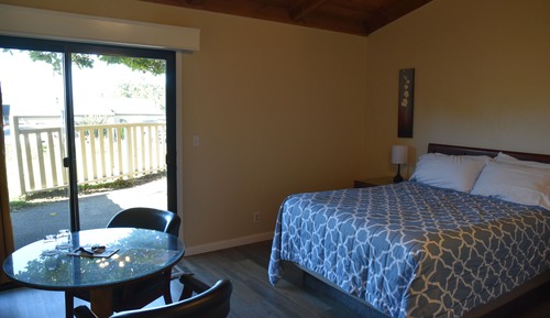 Standard Room, 1 Queen Bed, Patio