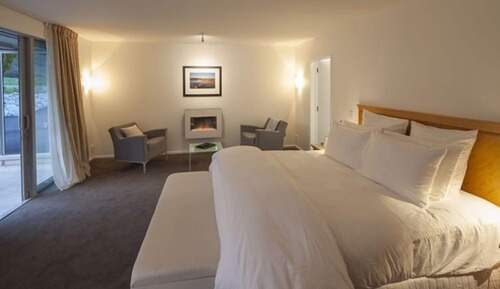 Deluxe Suite, 1 King Bed, Fireplace