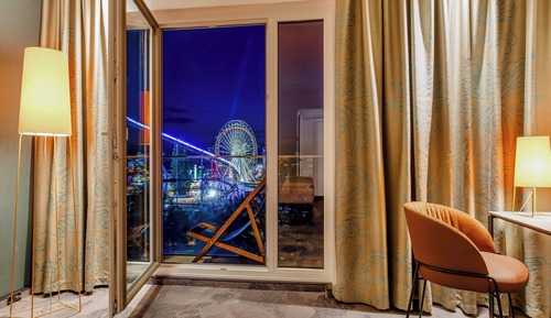 Standard Room, 1 Queen Bed, Balcony