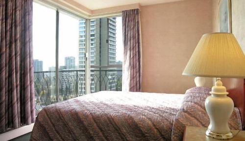 One Bedroom Apartment With Small Balcony